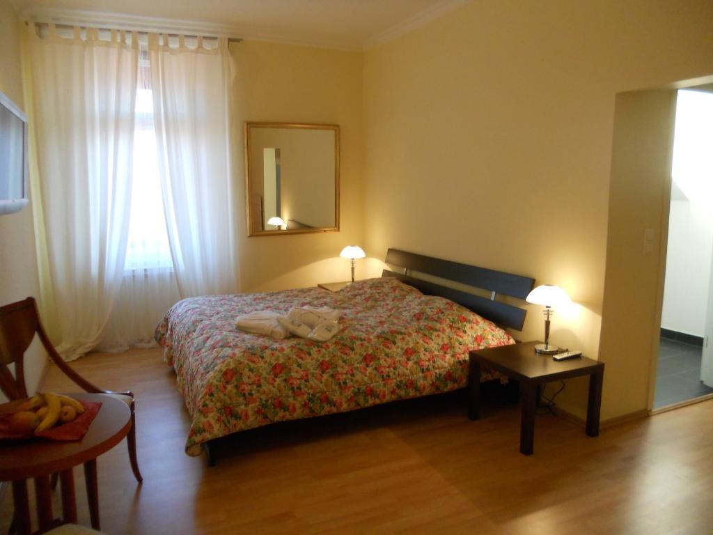 Berliner Hof Hotell Dallgow-Doeberitz Rum bild